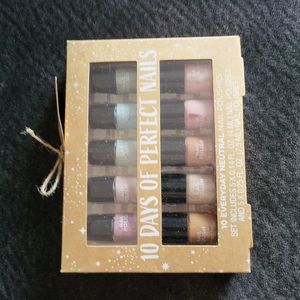 10 mini nail polishes